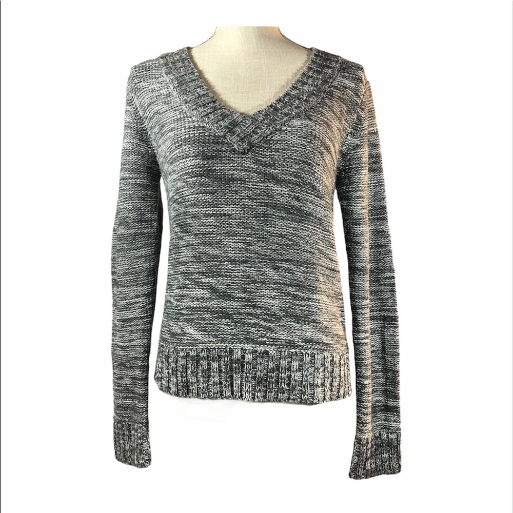 GRANE GREY AND WHITE SWEATER